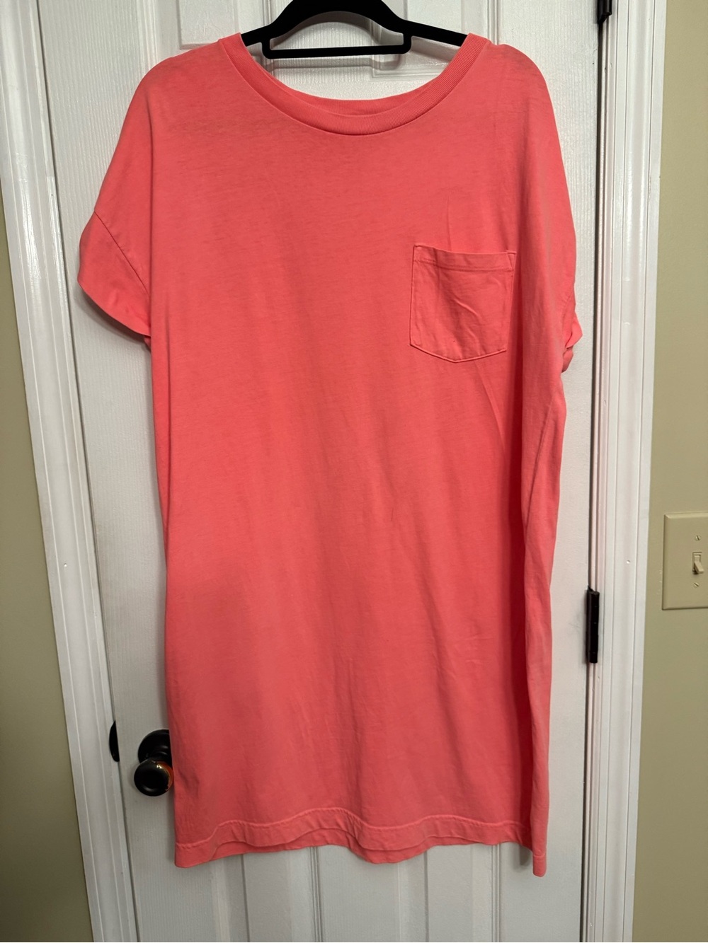 GAP Short Sleeve Coral Pocket Tee